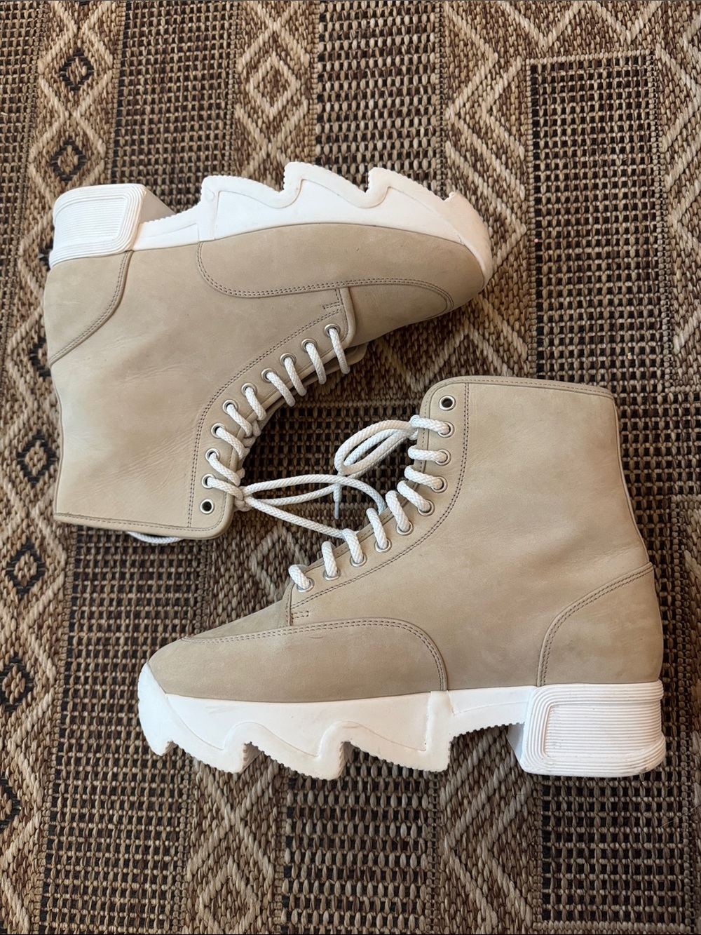 iRi AROM Sand Lace Up Chunky Platform Boots Vegan Leather Size 40 (9 US)